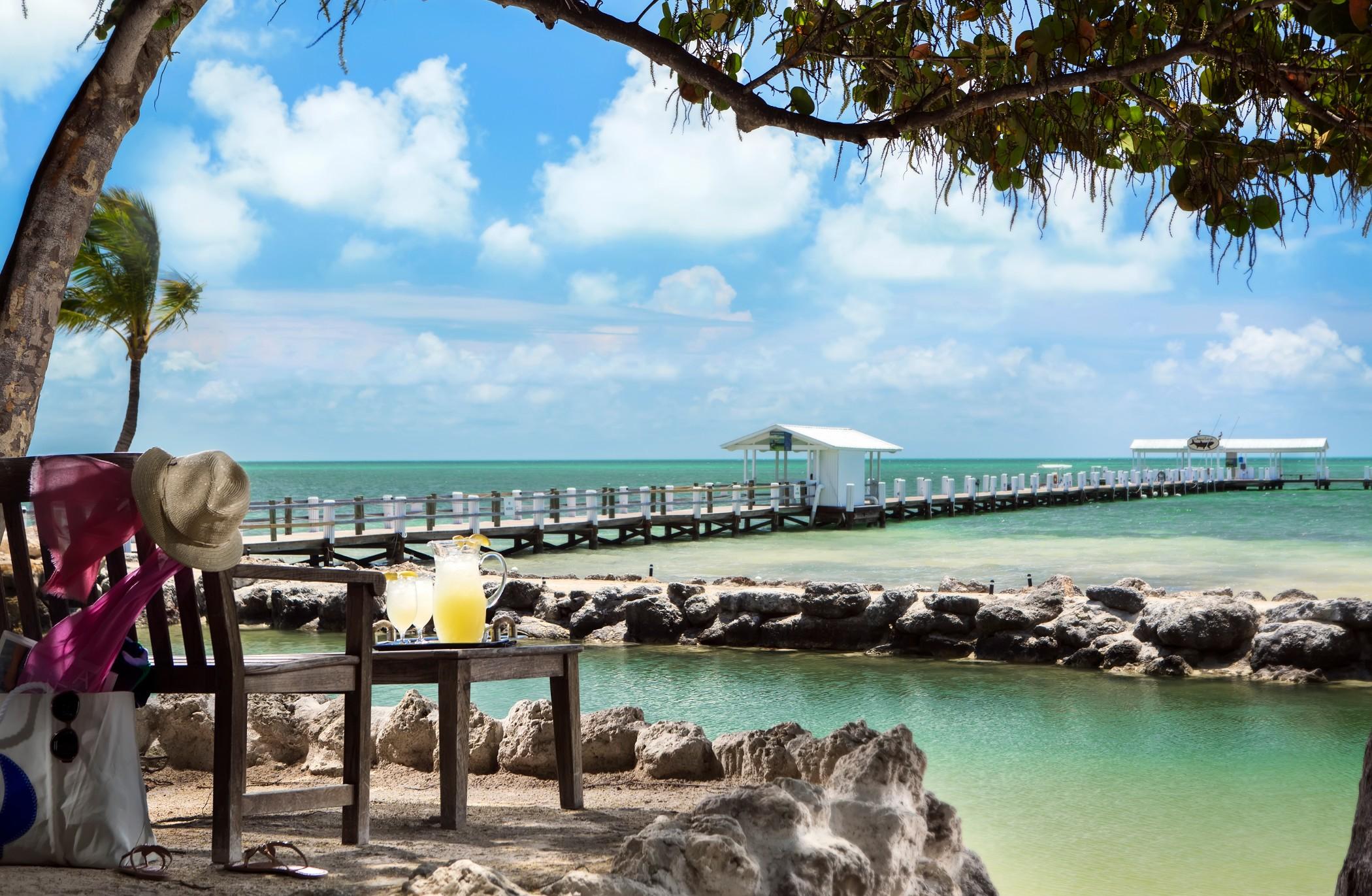 Cheeca Lodge & Spa Islamorada Εξωτερικό φωτογραφία The view from the beach at the Atlantis Paradise Island Resort