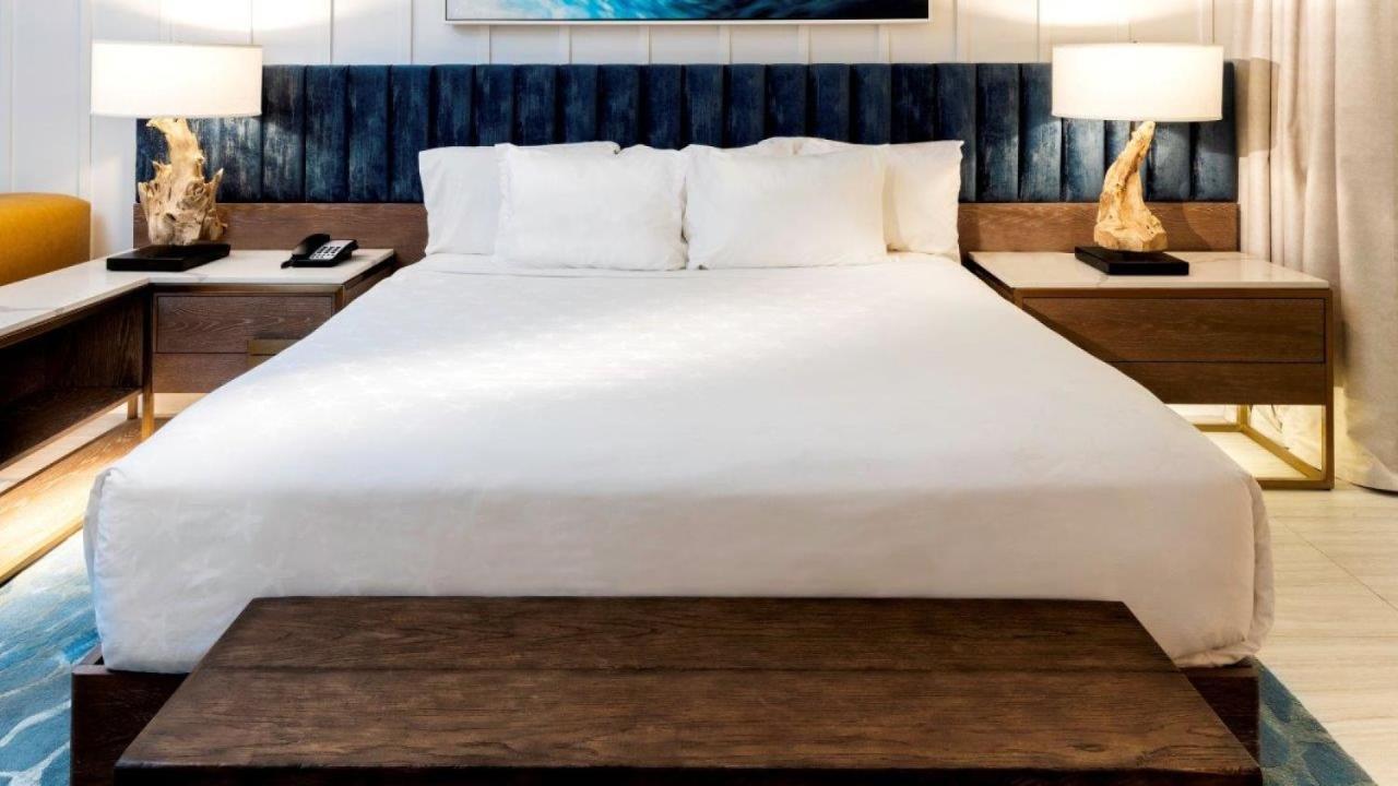 Cheeca Lodge & Spa Islamorada Εξωτερικό φωτογραφία A bed with a duvet cover